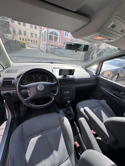 Vând Volkswagen Sharan 2.0 TDI – 7 locuri – 5000€