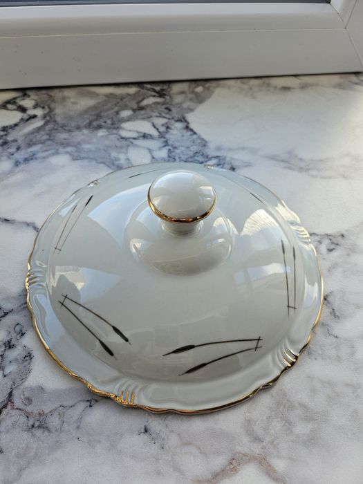 Красив фин   порцеланов супник