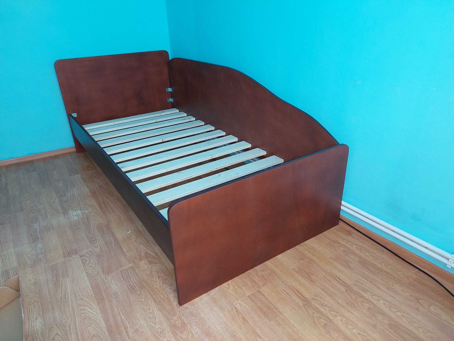 TRANSPORT GRATUIT.Pat single din lemn masiv.Cod 119