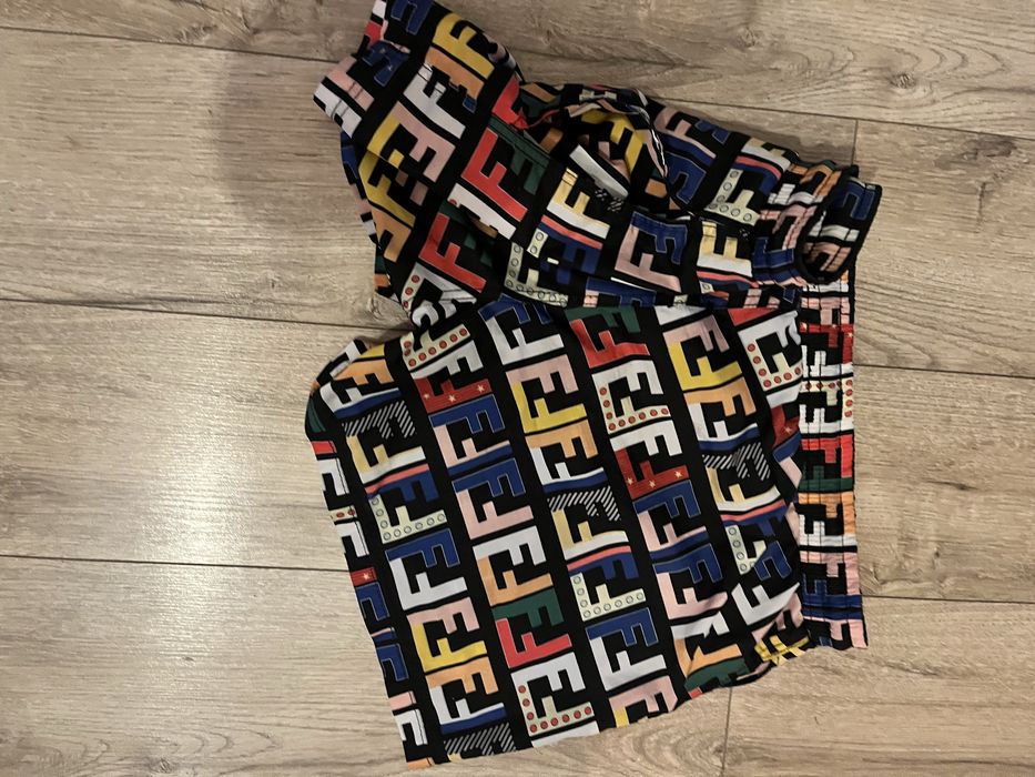 Pantaloni scurti FENDI  original!!