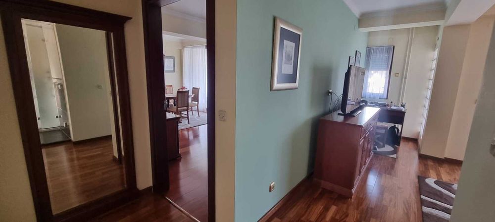 Продава се Двустаен апартамент в София, Център - 67 кв.м за 2806 €/кв.м - Снимка #2