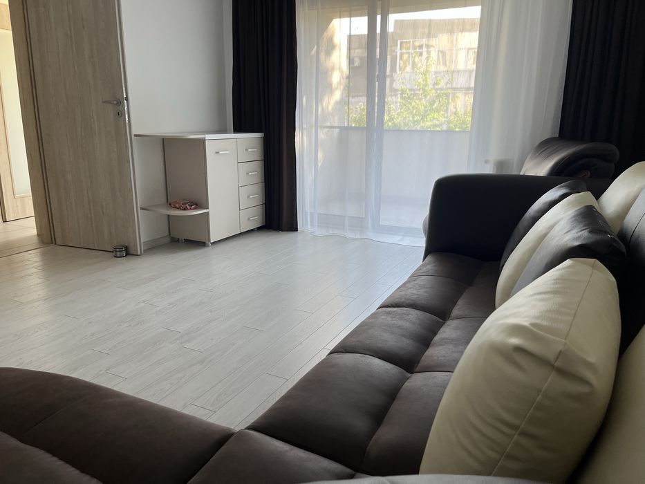 Inchiriez apartament 2 camere / bloc nou
