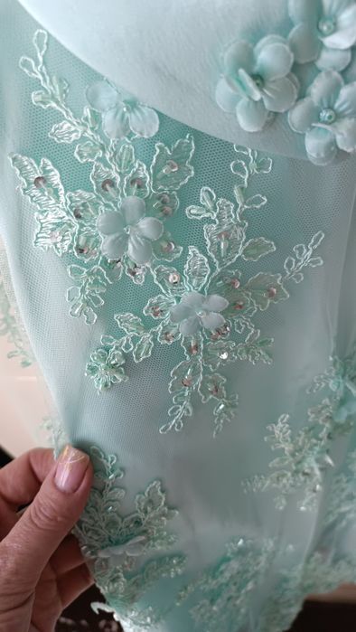 Платье с вышивкой на девочку