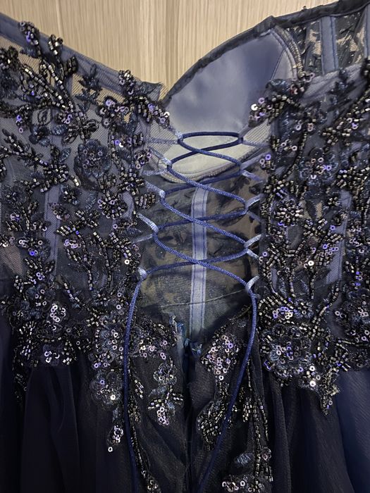 Синя бална рокля