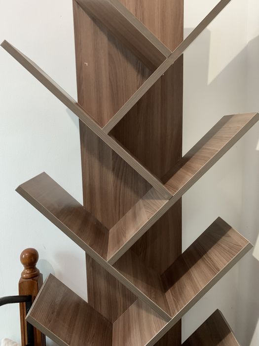 Книжный стеллаж