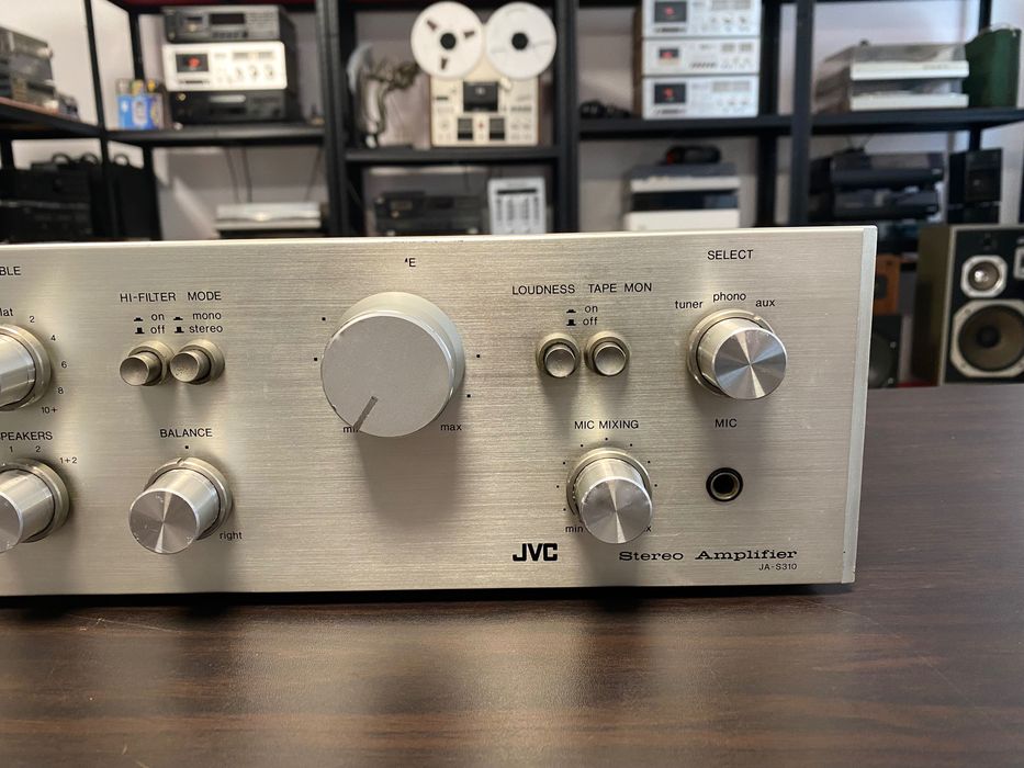 Vintage усилвател JVC