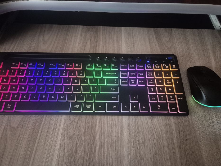 Set Tastatura Mouse Wireless RGB Seleris - Reincarcabil Gaming/Office
