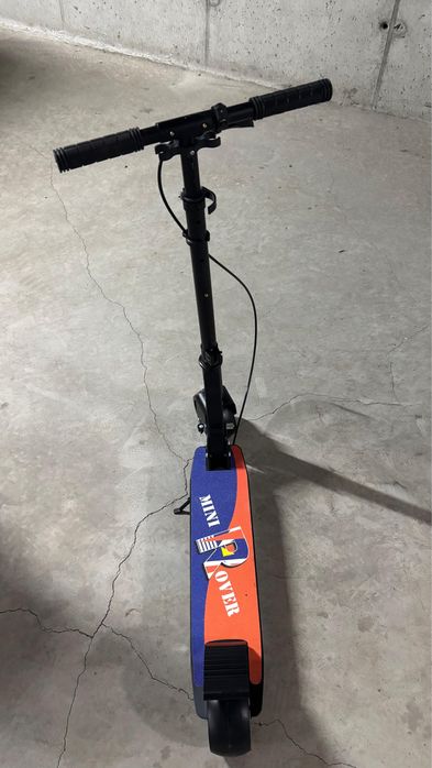 Trotineta pliabila cu cric