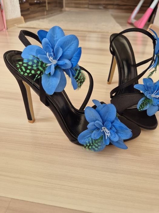Дамски сандали с цветя