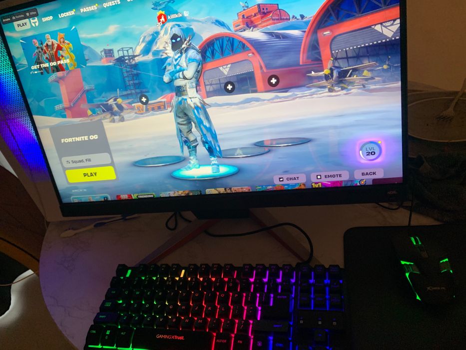 I7 4790 amd vega 64 game pc + 165hz benq monitor