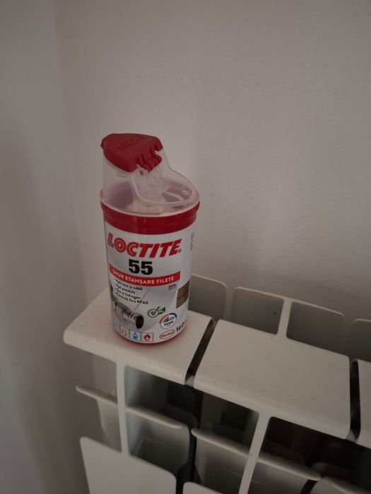 Vand Loctite 55.