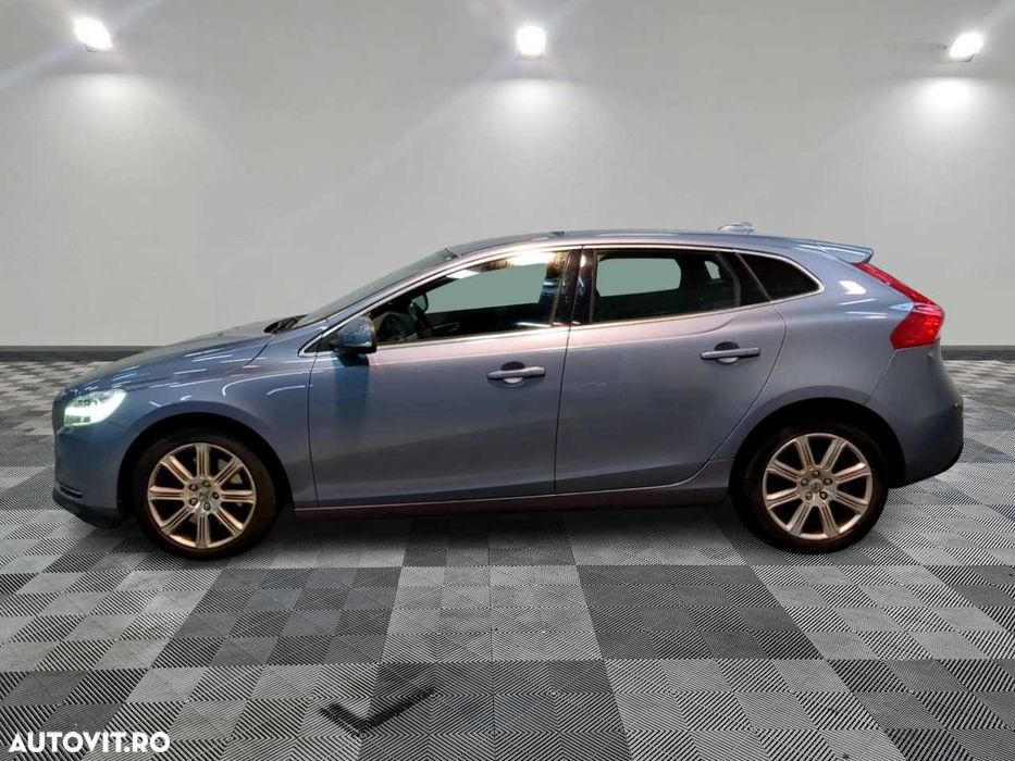 VOLVO V40 2017