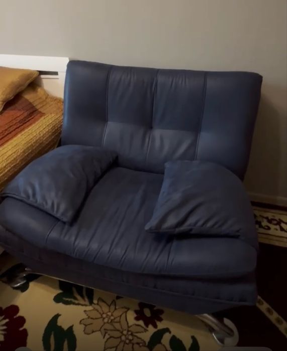 Продам мягкий уголок, диван и два кресла