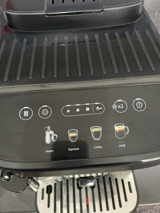 Продавам кафеавтомат DELONGHI MAGNIFICA EVO