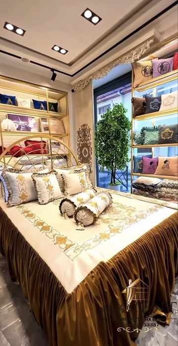 Элитный комплект постельного белья с покрывалом и подушками