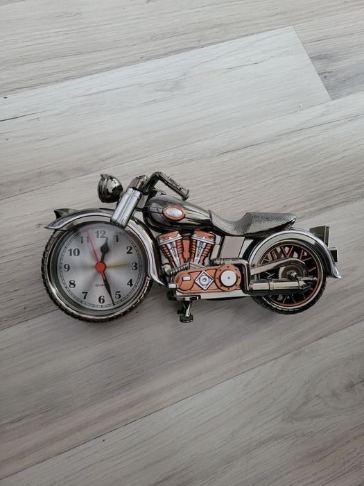 Сувенир мотор часовник