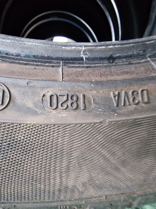 Anvelope 305/40R20 marca Continental, DOT 2020, 6 mm