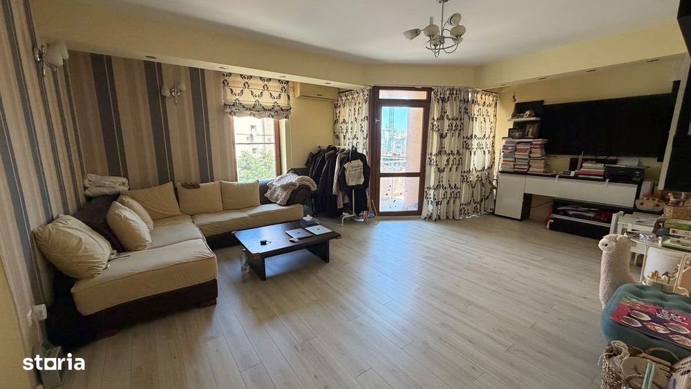 Apartament 3 camere cu 3 balcoane loc de parcare bloc nou Compozitoril