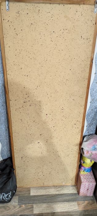 Зеркало в деревянной раме