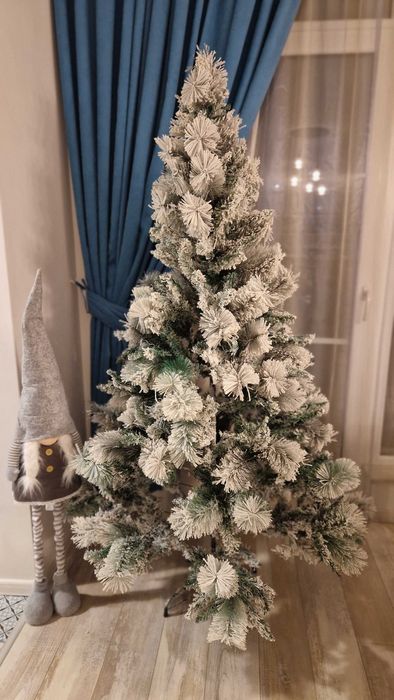 Заскрежена изкуствена елха 1.80 м – като нова. Продава се с история