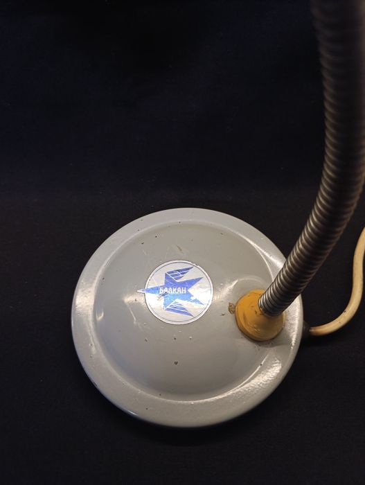 Ретро настолна лампа