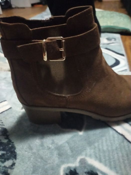 Vând UGG, ghete,sandale noi!! Mărimea 44