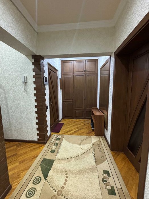 4/3/9, м. Миллийбог, Дружба Народов, 96 м², авторский ремонт, мебелью