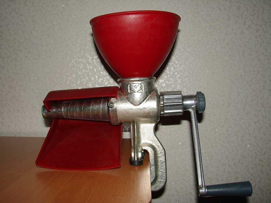 Соковыжималка чугунная ручная шнековая, СССР, 70-80 г.г