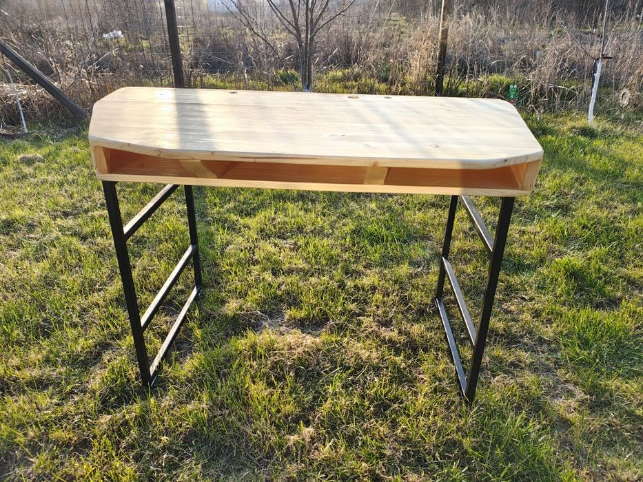 Birou la comanda din lemn masiv si cadru metalic