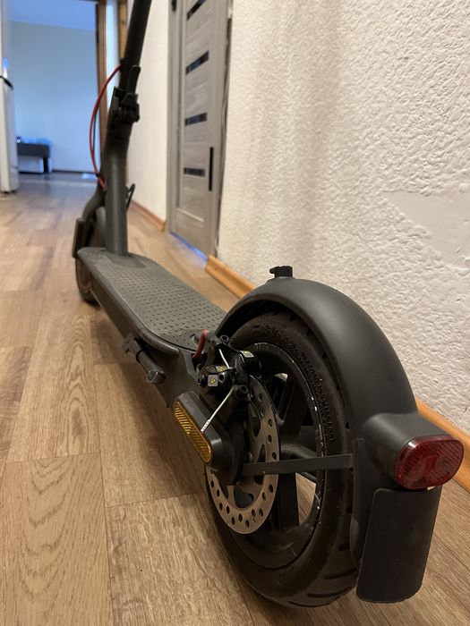 Продам Xiaomi Mi Electric Scooter Pro 2