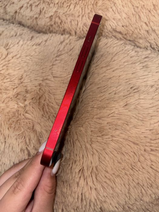 Iphone 13 RED - като нов, 8 кейса + протектори, 500лв