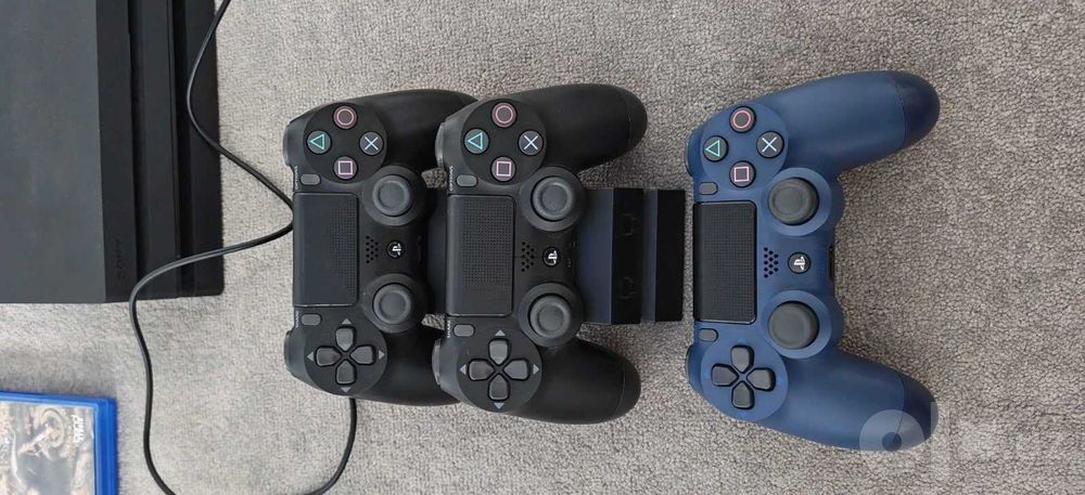 Playstation 4 Pro + 3 joystik + o'yinlar