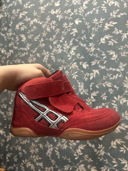 Продам борцовки asics