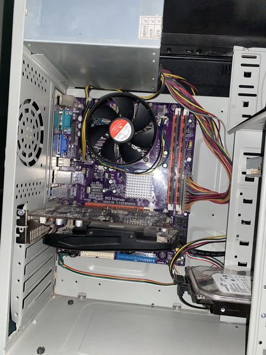 Комплект компютер сотилади