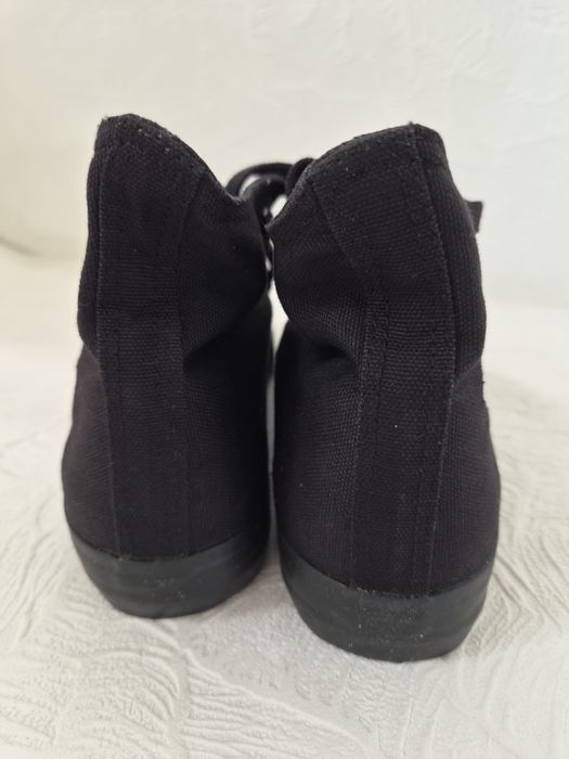 Нови високи кецове платнени унисекс 36-46 – черно-бели и изцяло черни – Converse стил