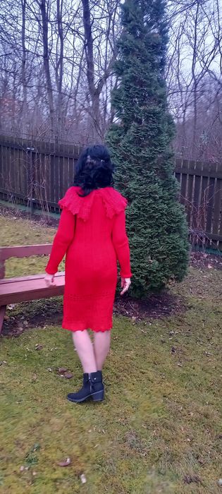 Vănd 2 rochii  , tricotate manual - preț 220 lei - negociabil !