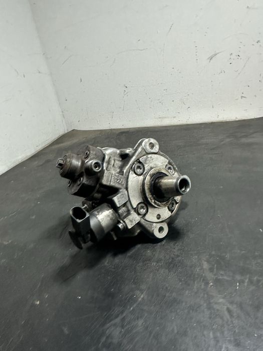 Pompa injectie BMW Seria 5 F10 F11 520d N47 2.0 diesel 7810696