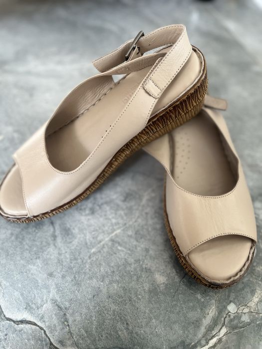 Продам босоножки