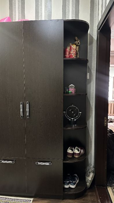 Продается прихожая мебель