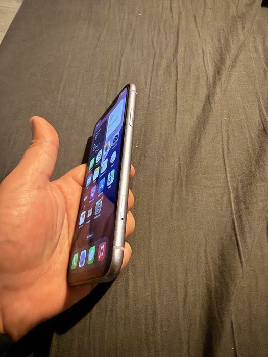 Vand Iphone 11 128 gb culoare Lyla