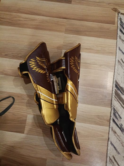 Протектори за крака Leone