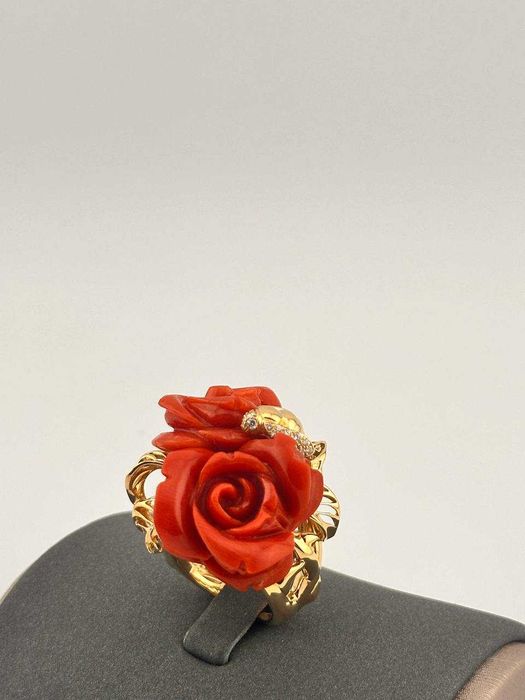 Кольцо Dior с кораллом