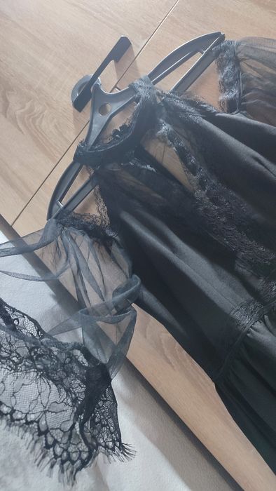 Красивое платье  с кружевом