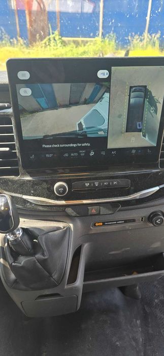 Чисто нов бус дълга база под наем - Ford Transit 2024 година