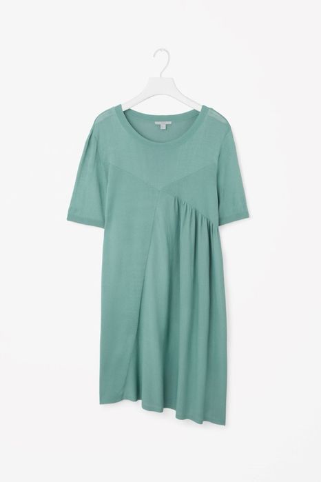 COS рокля с ефектно набиране