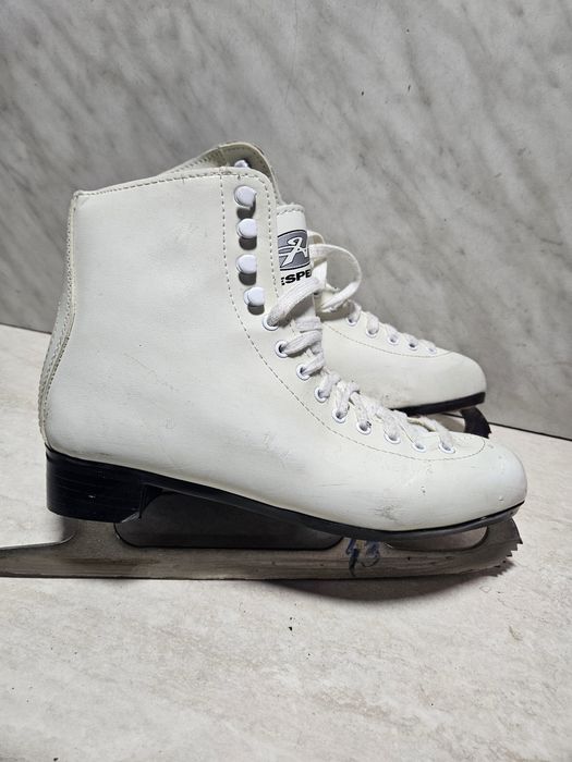 Patine 43 gheata patinaj artistic piele   marime 40-41  (26   cm)