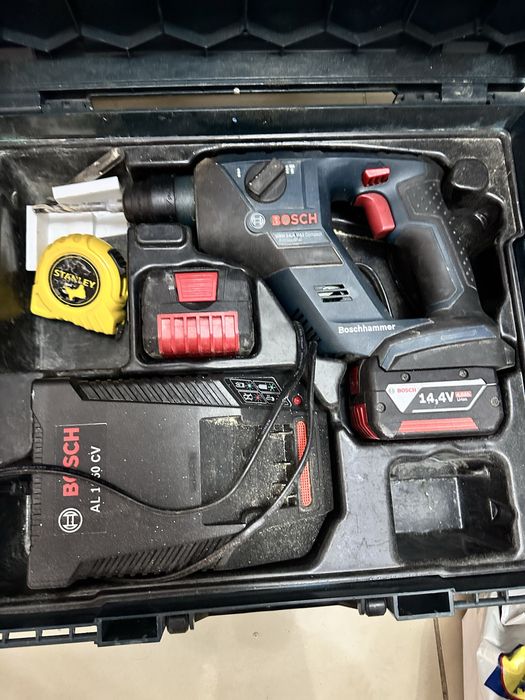 De vanzare 2 Masini cu percutie Bosch