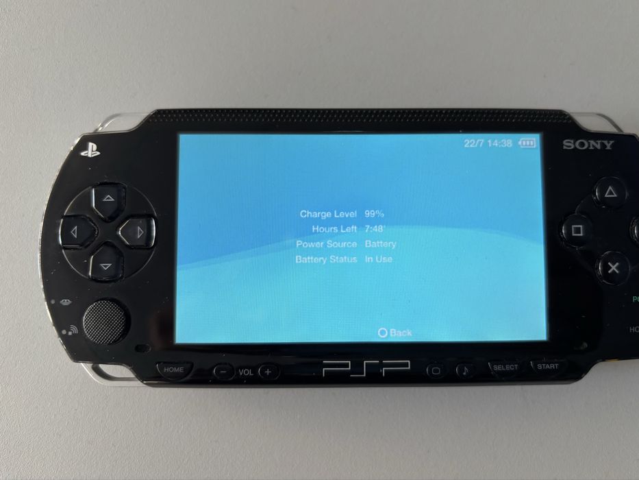 PSP 1004 impecabil modat + card memorie 32GB + cablu incarcare + 13 jocuri instalate