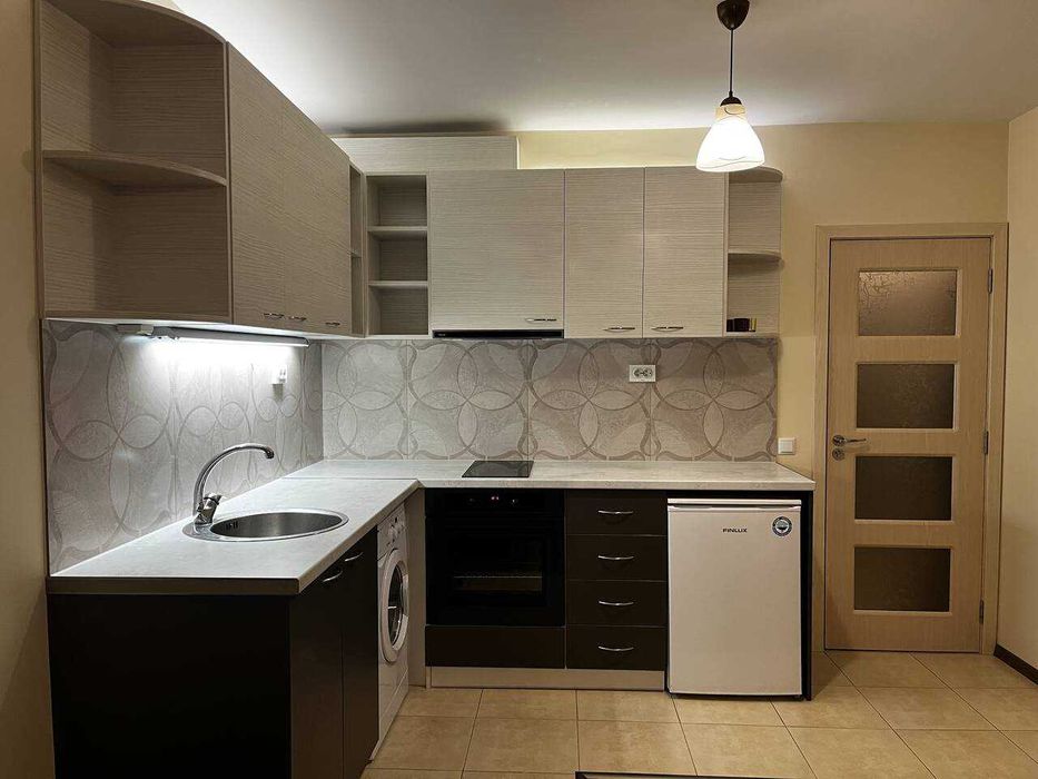 Дава се под наем Двустаен апартамент в Бургас, Лазур - 55 кв.м за 612 € - Снимка #1