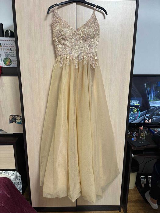 Официални рокли, направени по поръчка (носени веднъж)